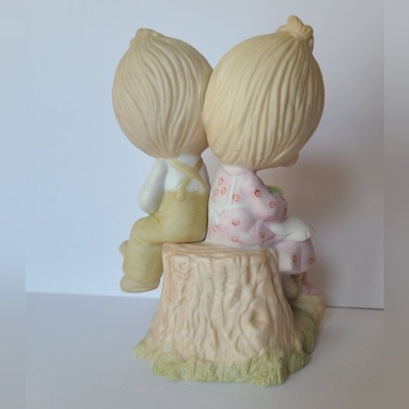 Vintage Precious Moments Love One Another Couple Collectible Porcelain Figurine - Picture 6 of 8